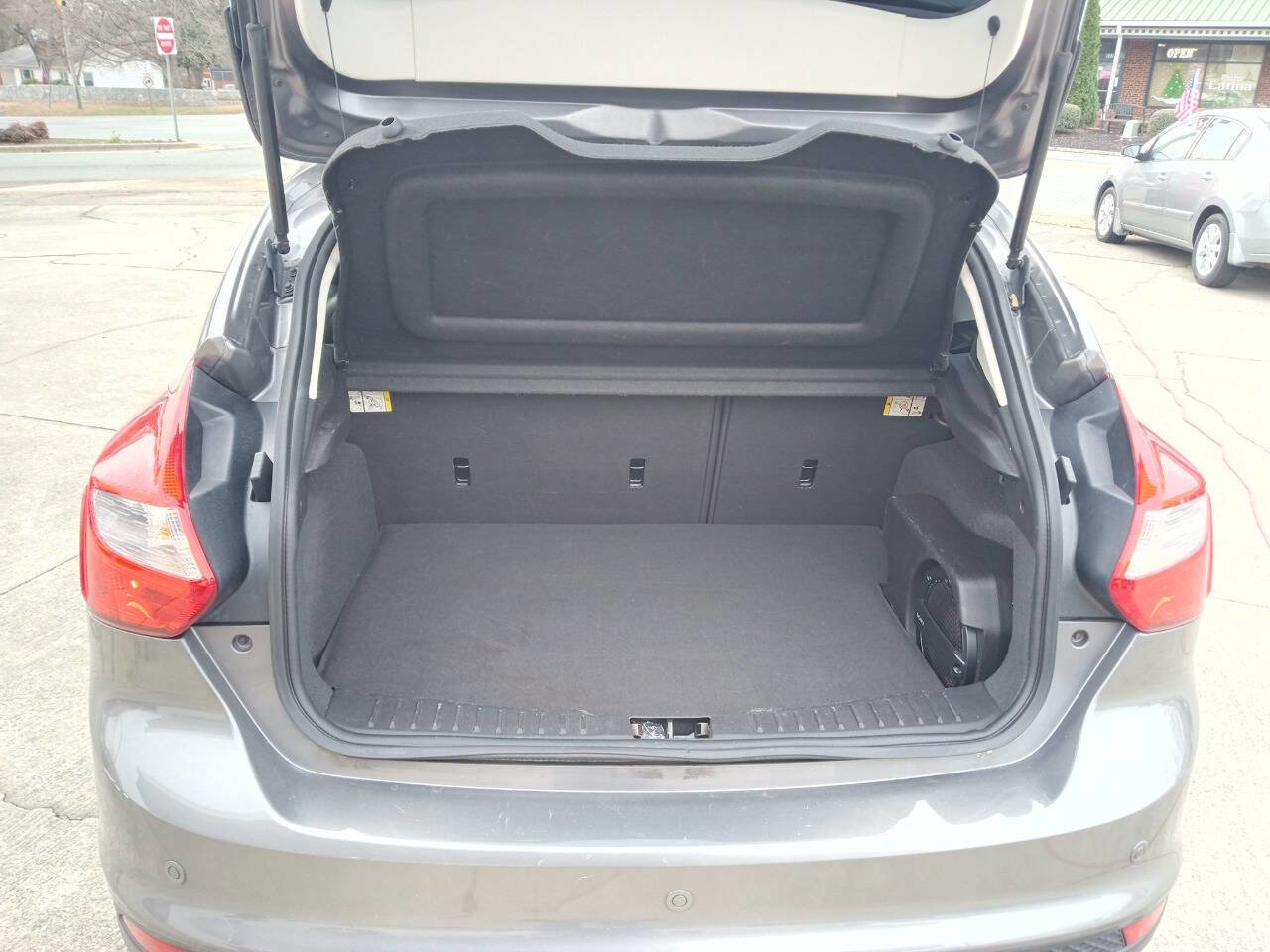 Used 2013 Ford Focus Titanium w/ Titanium Handling Pkg image 12