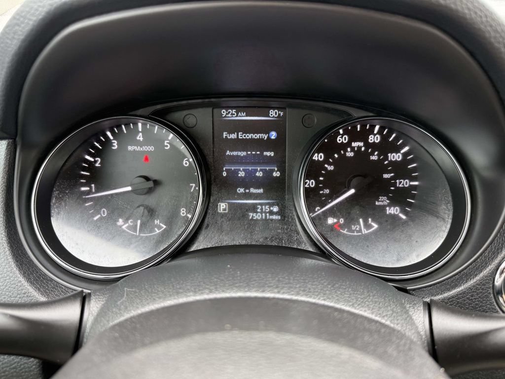 Used 2017 Nissan Rogue SV AWD/4WD image 24
