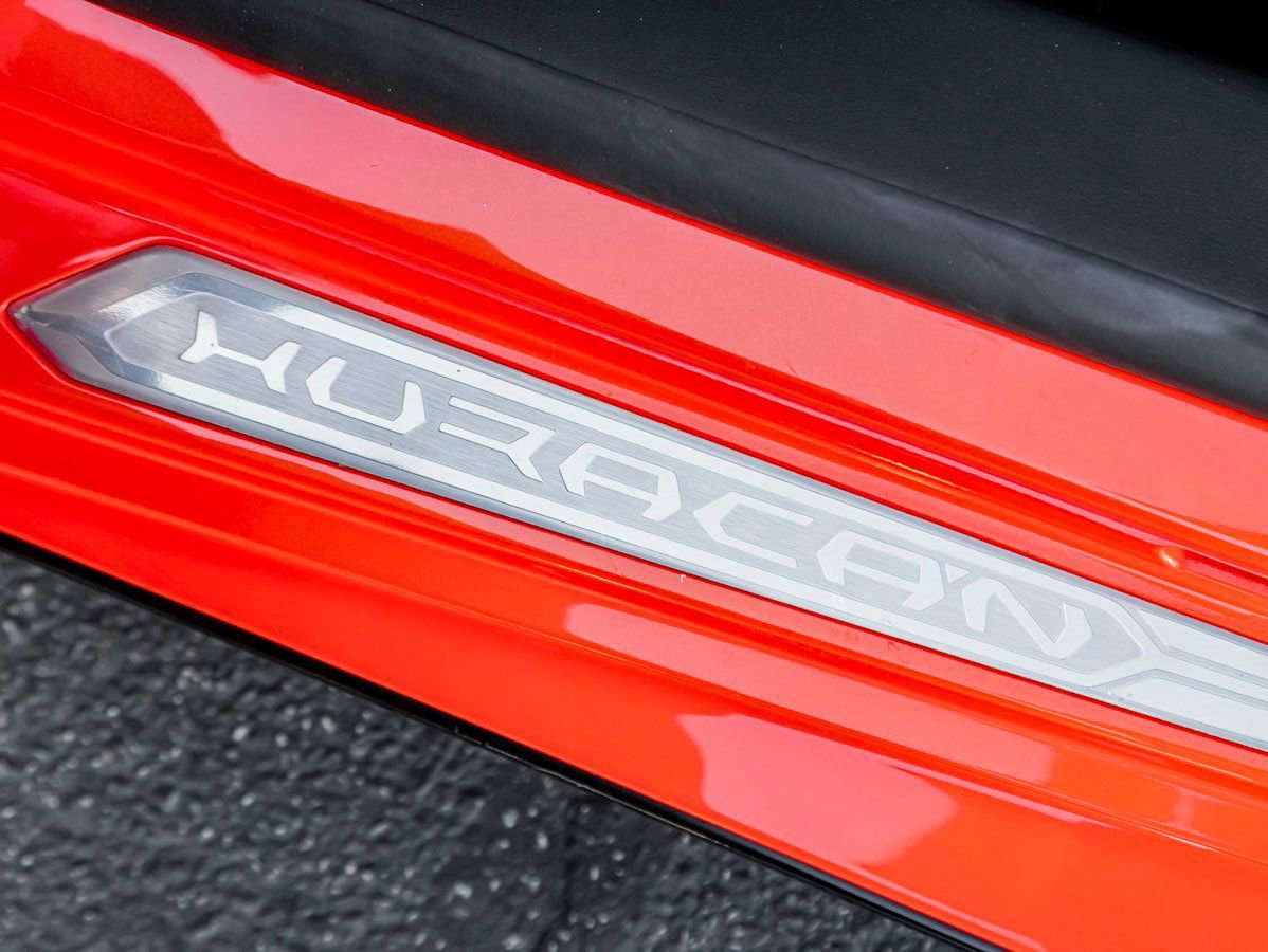 Used 2020 Lamborghini Huracan EVO image 13
