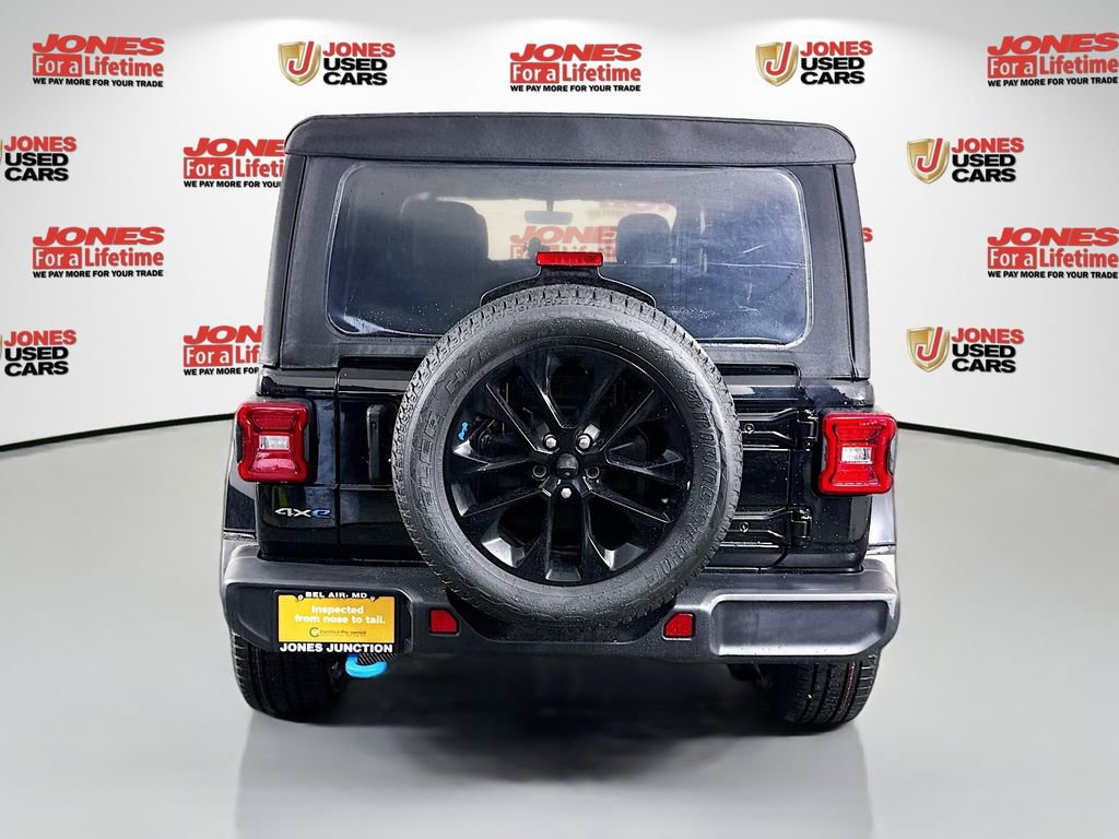 Used 2022 Jeep Wrangler Unlimited Sahara w/ Cold Weather Group image 16