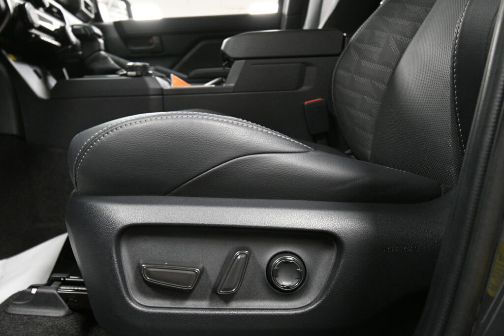 Used 2025 Toyota 4Runner TRD Off-Road Premium w/ Tow Technology Package image 10
