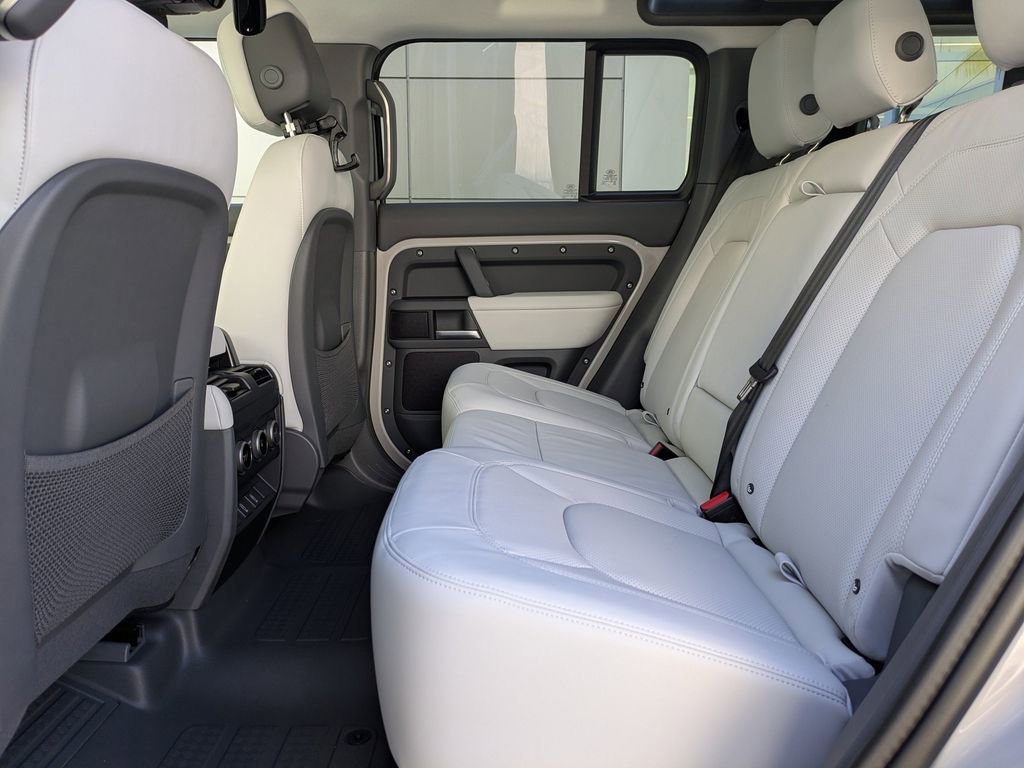New 2026 Land Rover Defender 110 X-Dynamic SE image 14