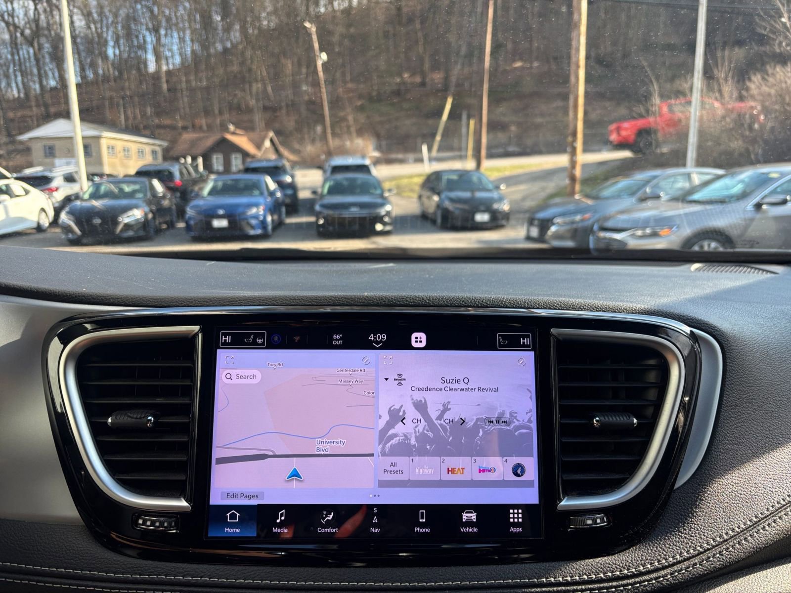 Used 2025 Chrysler Pacifica Limited image 20