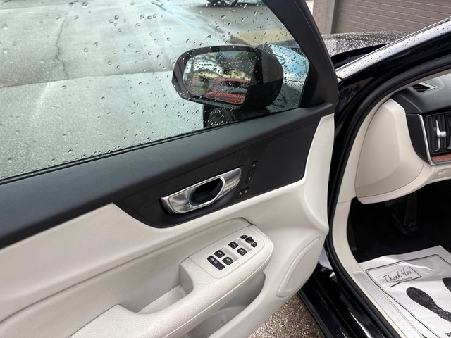 Used 2022 Volvo S60 B5 Inscription AWD/4WD image 9