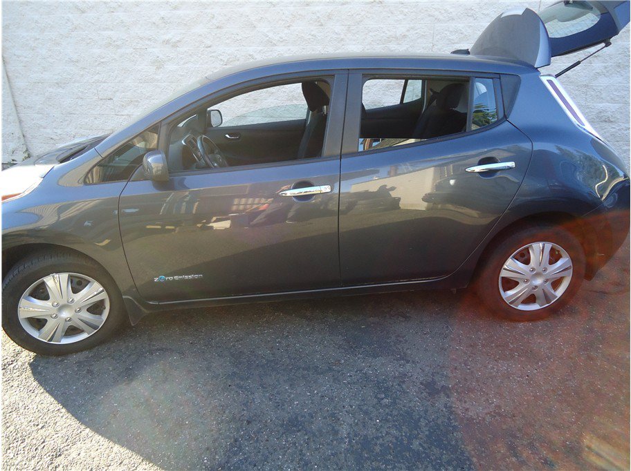 Used 2013 Nissan Leaf S w/ Charger Pkg FWD image 9