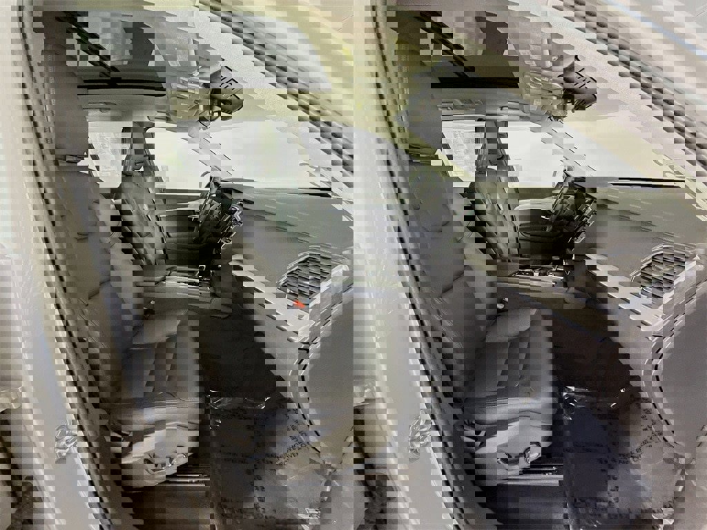 Certified 2025 Volvo XC90 B5 Core image 29