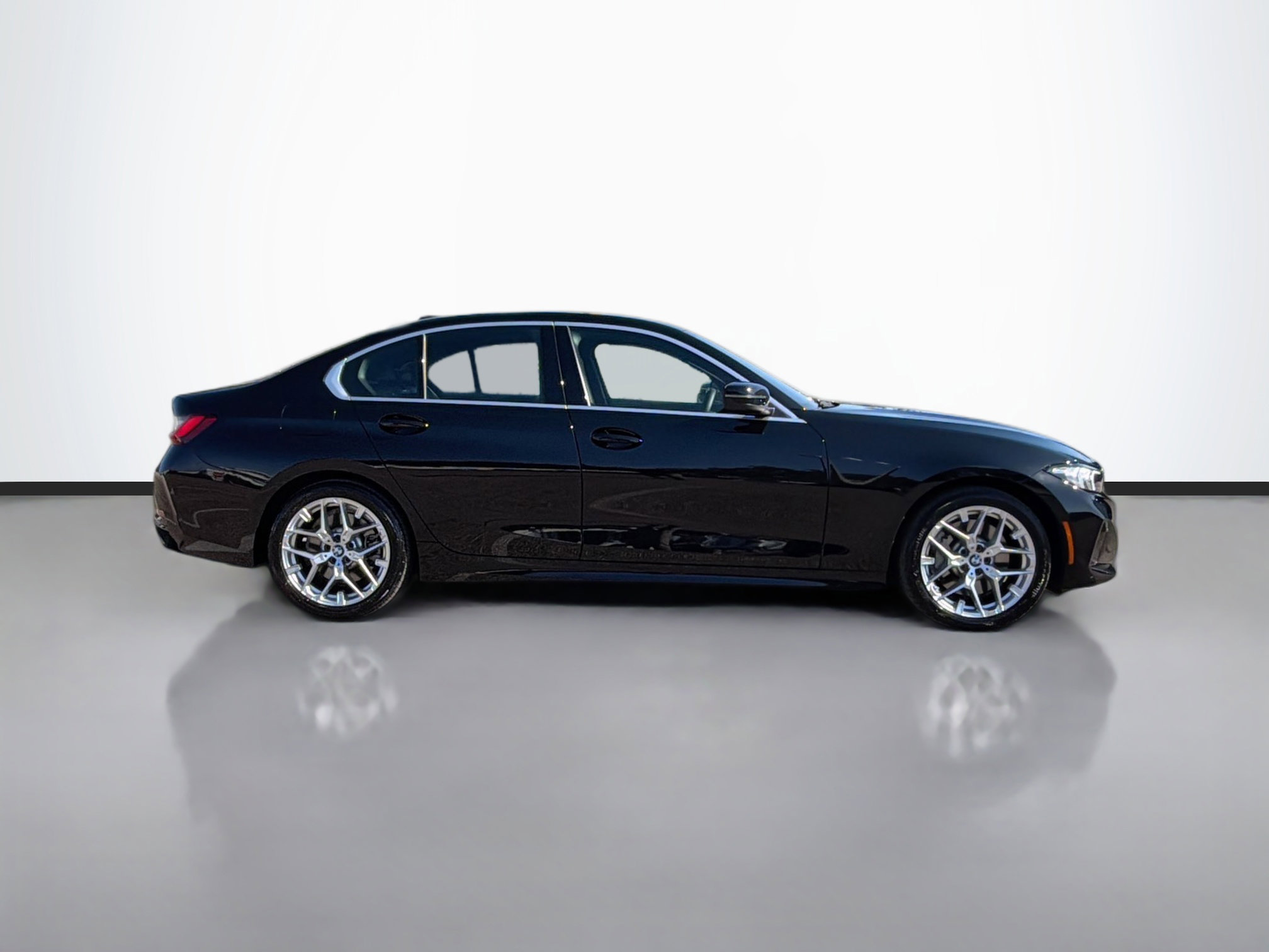 Used 2025 BMW 330i Sedan image 2