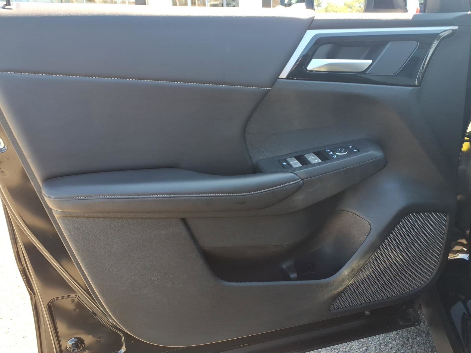 Used 2023 Mitsubishi Outlander SE image 23