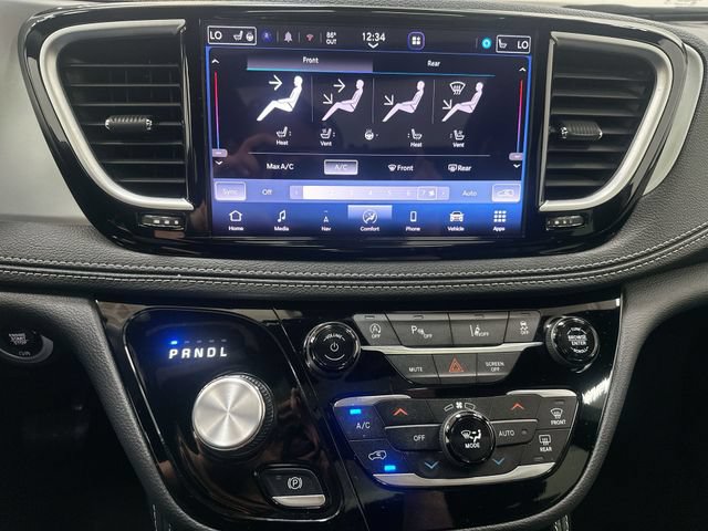 Used 2025 Chrysler Pacifica Limited FWD image 18