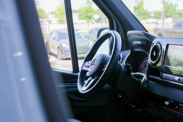 Used 2021 Mercedes-Benz Sprinter 2500 image 33