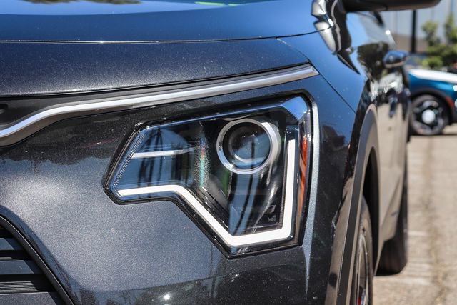 Certified 2025 Kia Niro EX FWD image 6