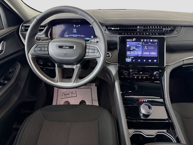 Used 2023 Jeep Grand Cherokee Laredo AWD/4WD image 20