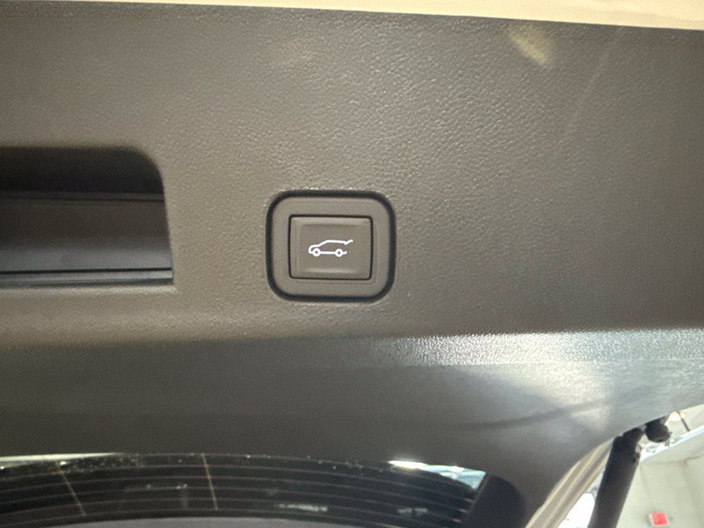 New 2027 GMC Acadia Denali Ultimate w/ LPO, Floor Liner Package AWD/4WD image 19