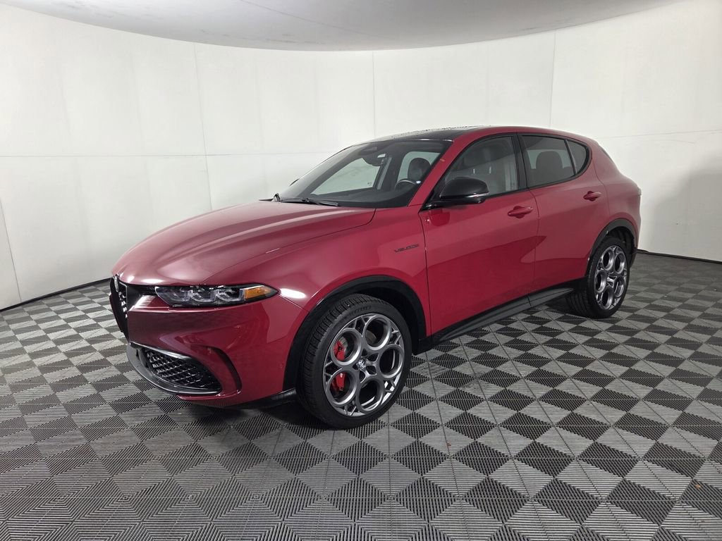 Used 2025 Alfa Romeo Tonale w/ Premium Package AWD/4WD image 4