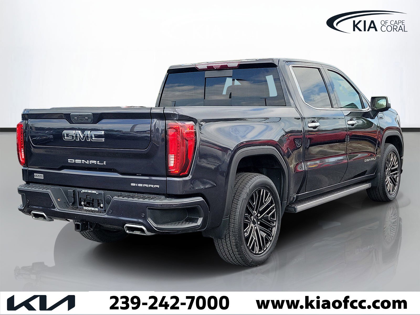 Used 2022 GMC Sierra 1500 Denali Ultimate AWD/4WD image 3