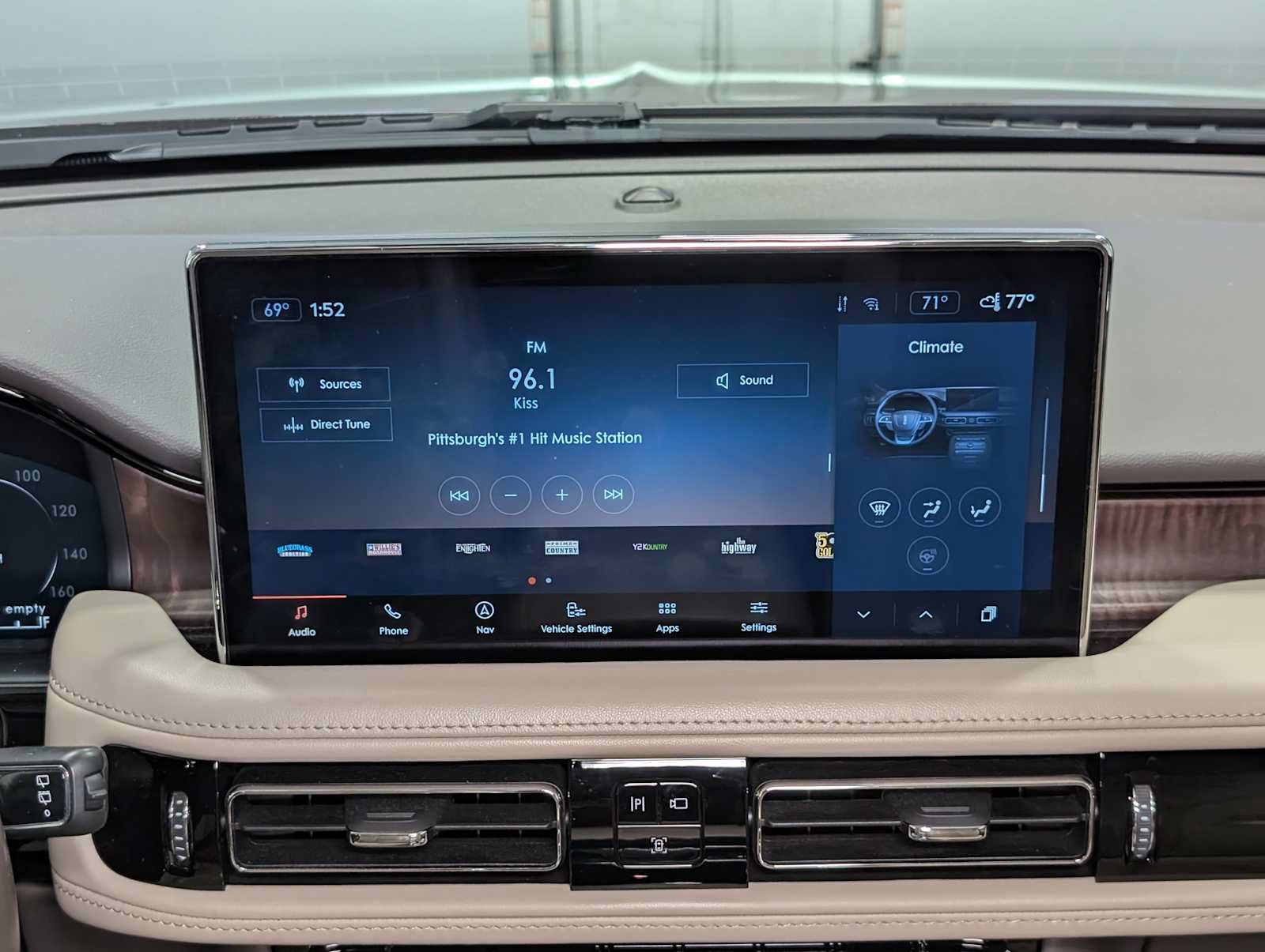 Certified 2022 Lincoln Nautilus Reserve w/ Class II Trailer Tow Package AWD/4WD image 19