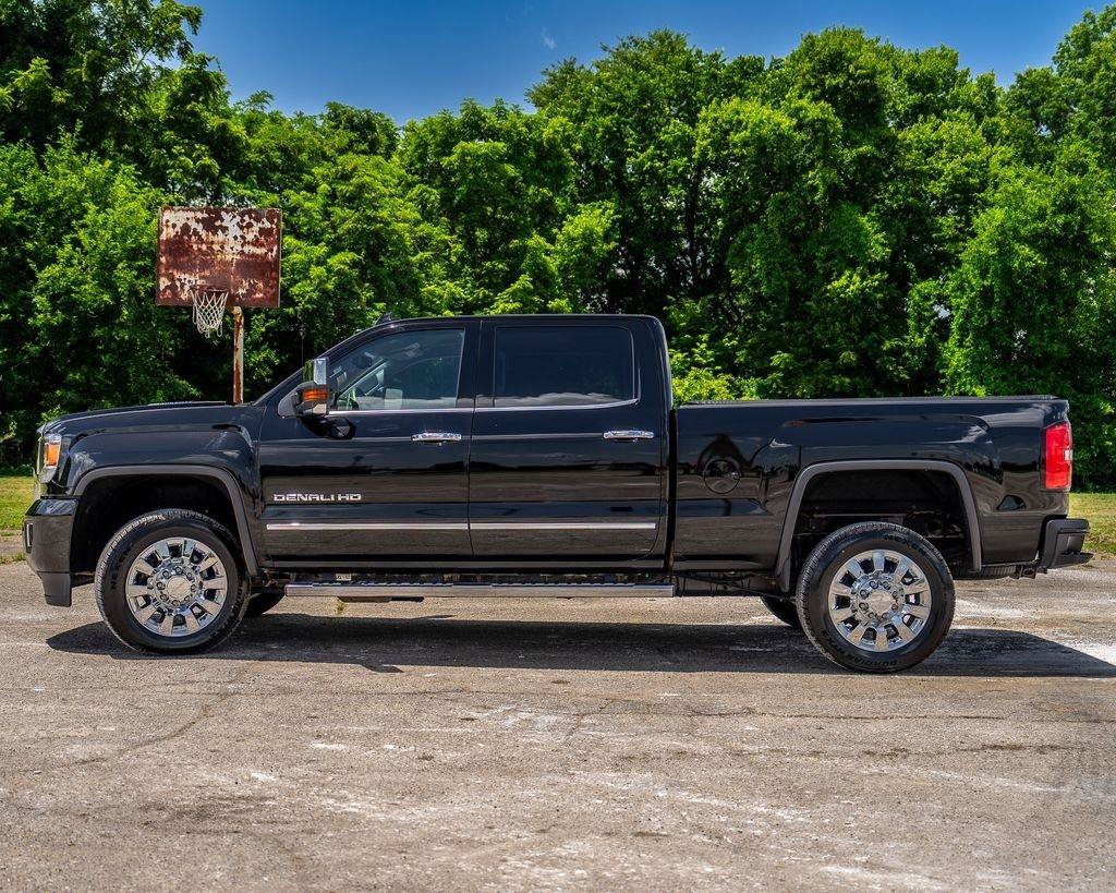 Used 2016 GMC Sierra 2500 Denali w/ Duramax Plus Package AWD/4WD image 4