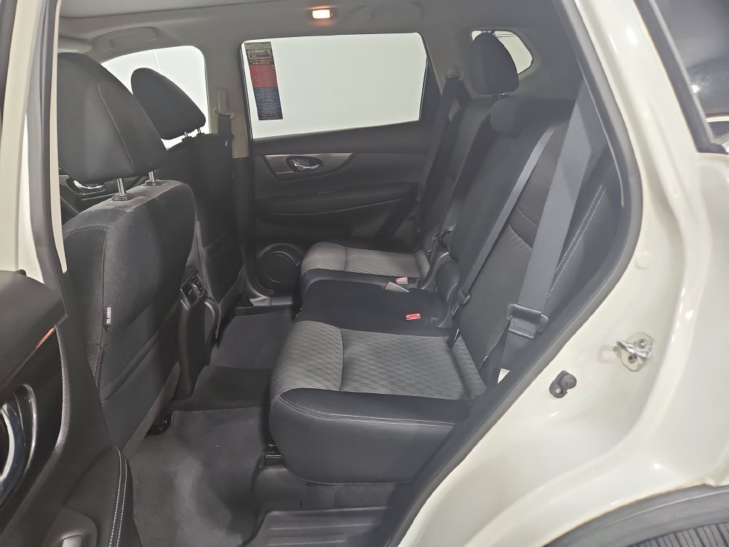 Used 2017 Nissan Rogue SV AWD/4WD image 24