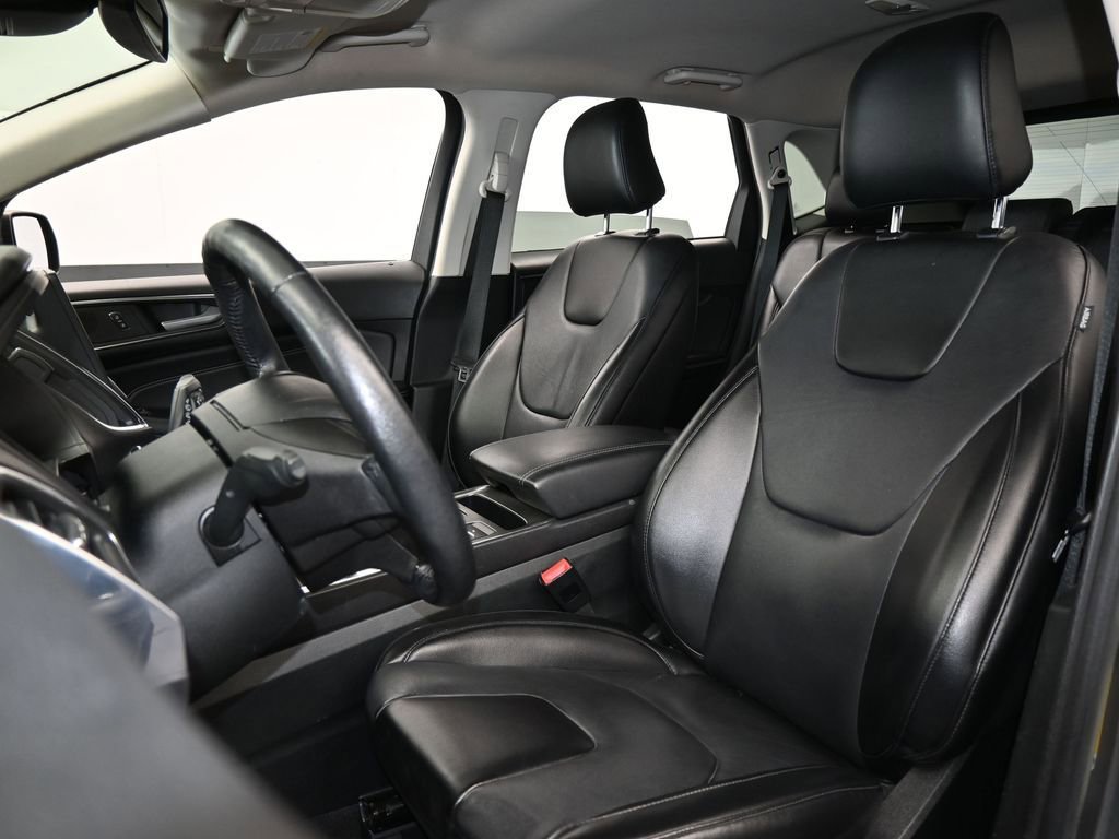 Used 2022 Ford Edge Titanium image 10