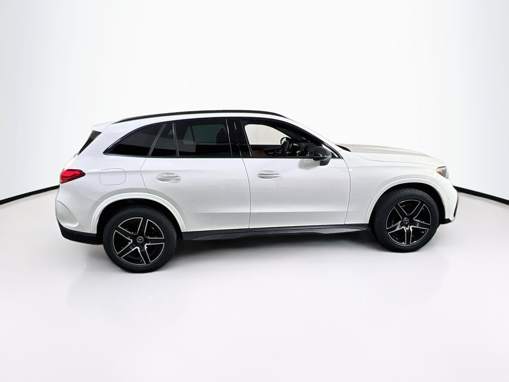 Used 2025 Mercedes-Benz GLC 300 4MATIC image 4