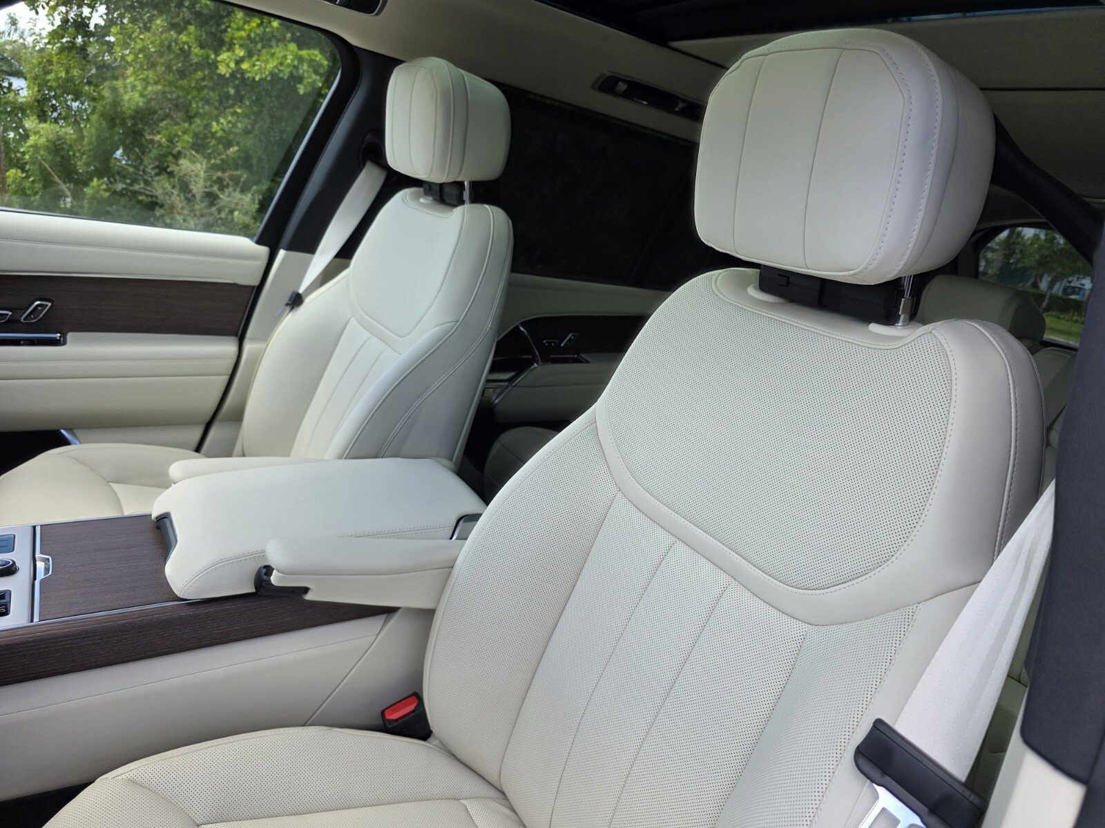 New 2027 Land Rover Range Rover Long Wheelbase SE AWD/4WD image 12