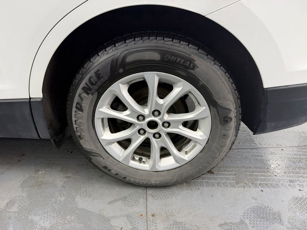 Used 2019 Chevrolet Equinox LS w/ LS Convenience Package AWD/4WD image 36