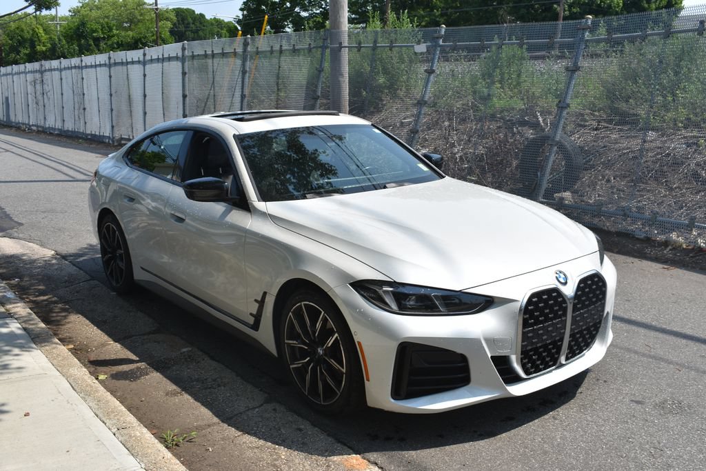 Used 2025 BMW 430i w/ M Sport Package RWD image 4