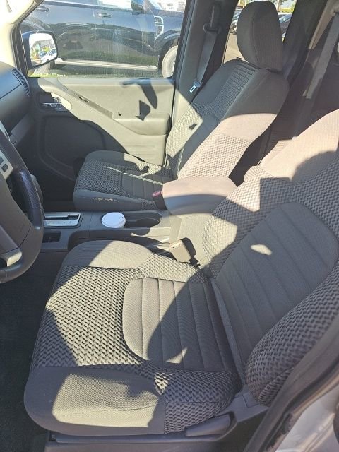 Used 2017 Nissan Frontier SV image 4