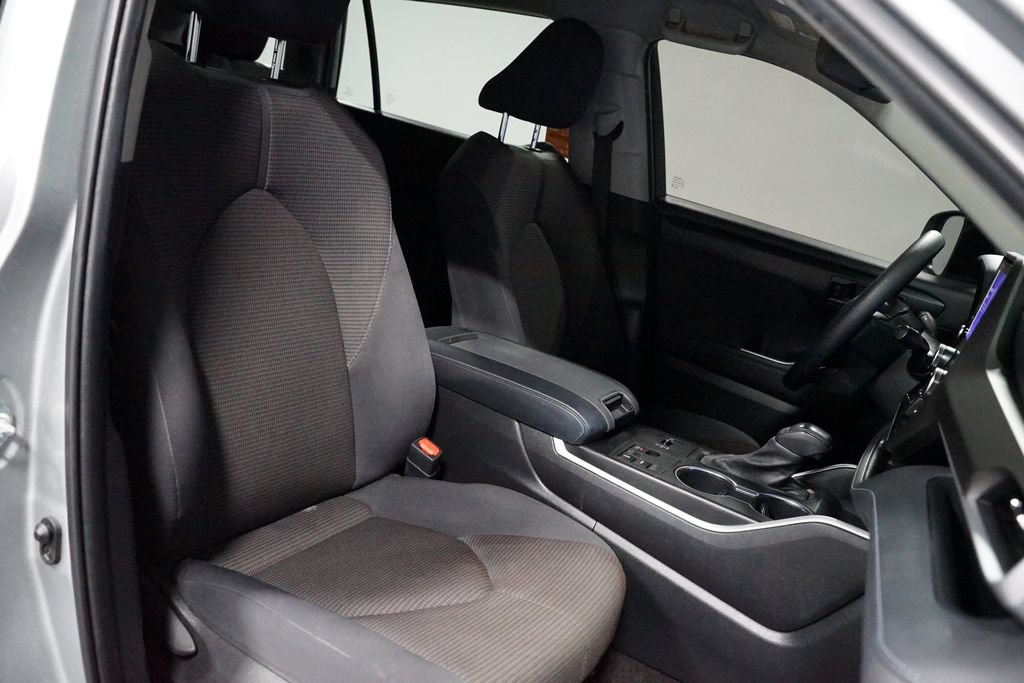 Used 2023 Toyota Highlander L FWD image 26