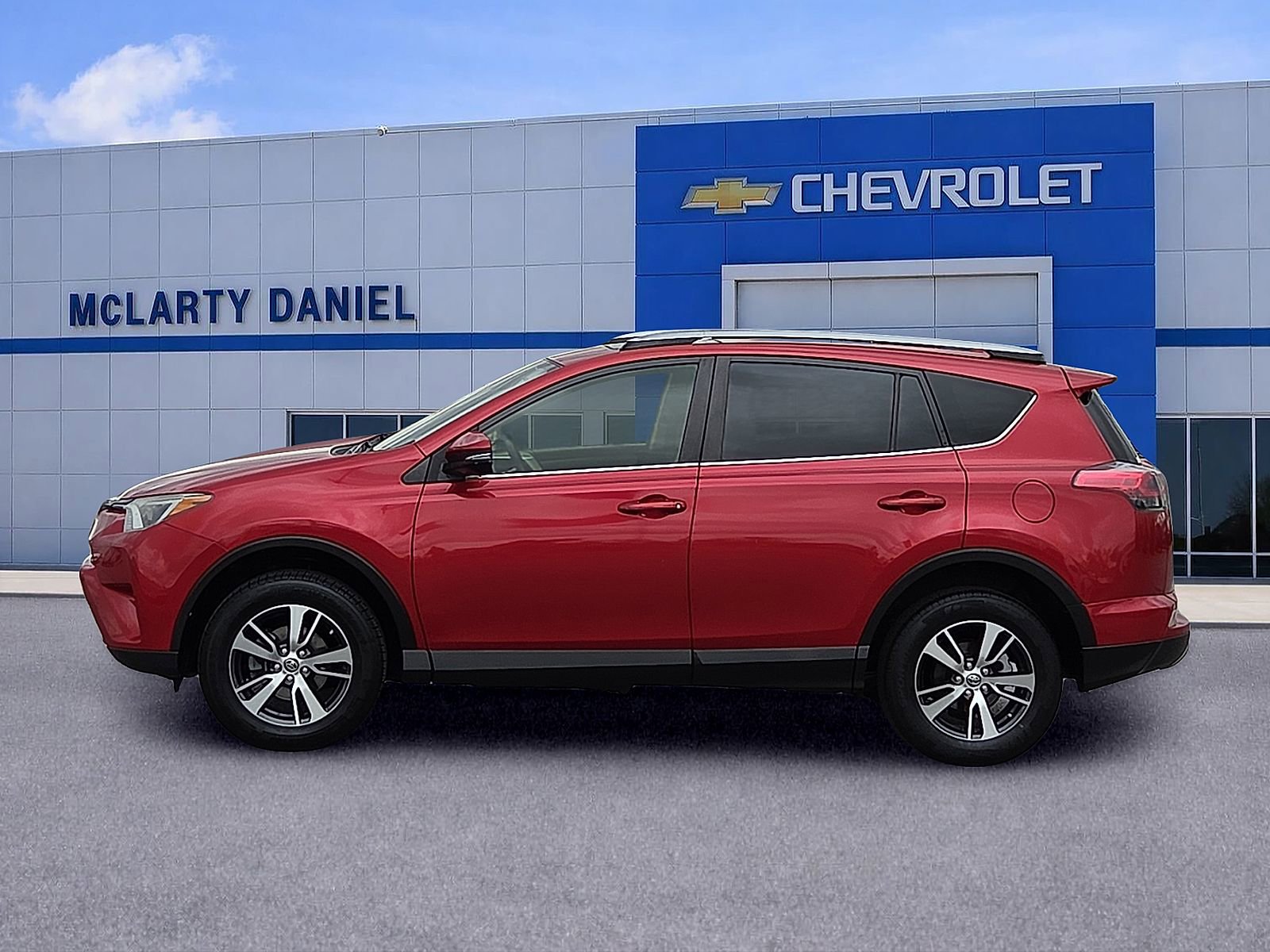 Used 2017 Toyota RAV4 XLE image 3