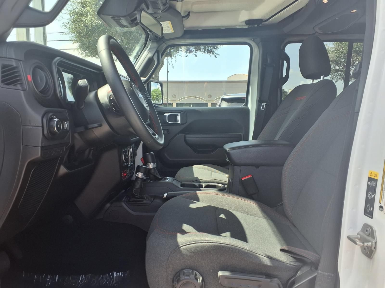 Used 2024 Jeep Wrangler Unlimited Rubicon AWD/4WD image 17