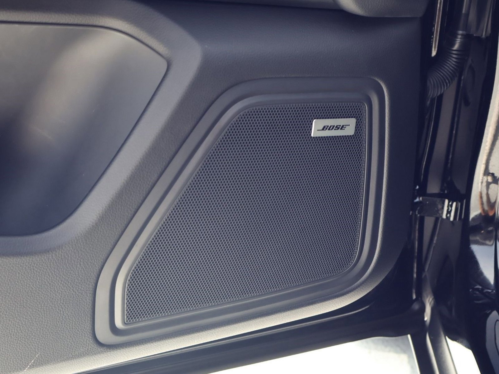 Certified 2025 Porsche Macan image 14