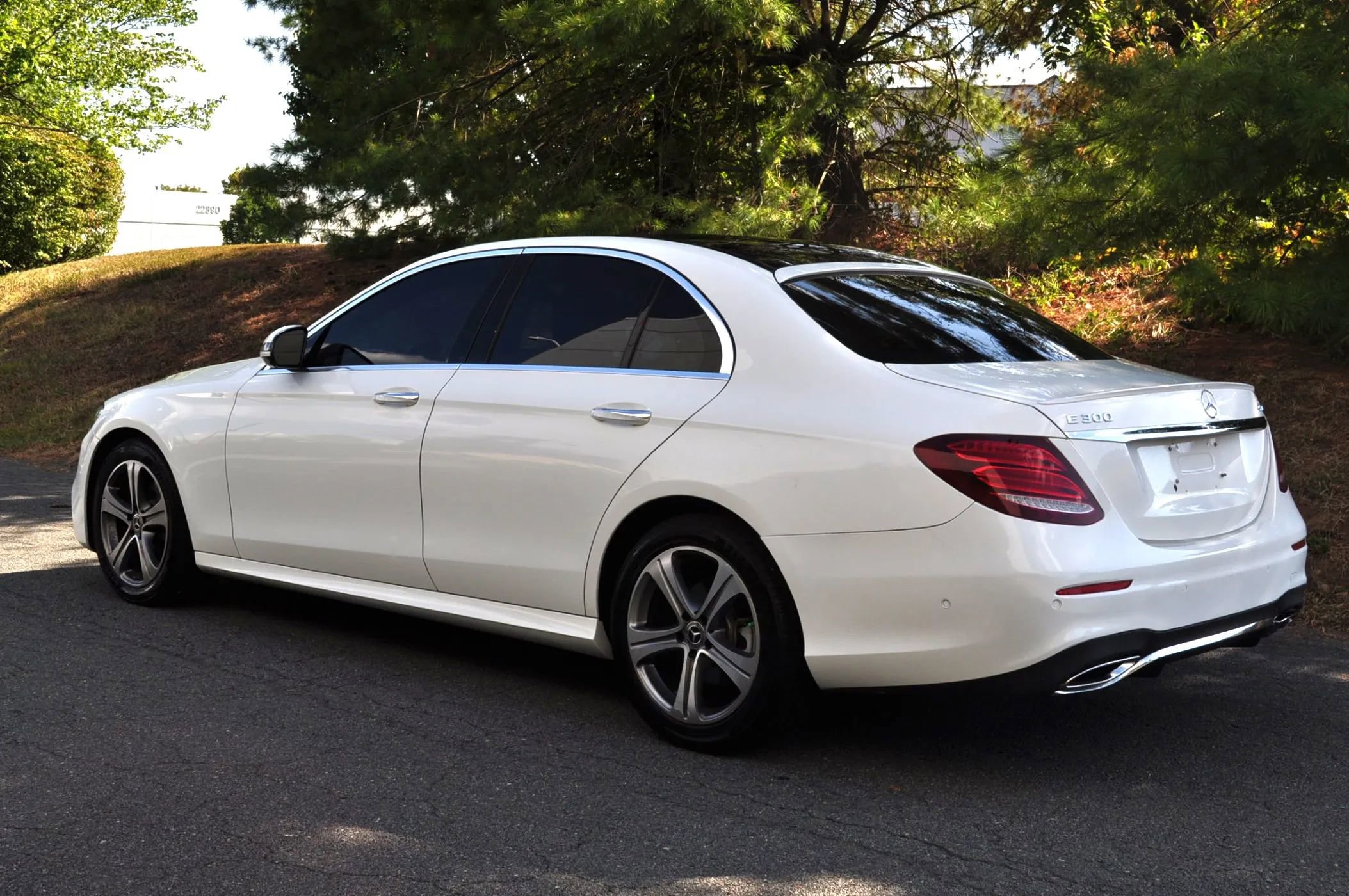 Used 2018 Mercedes-Benz E 300 4MATIC w/ Premium 1 Package image 4