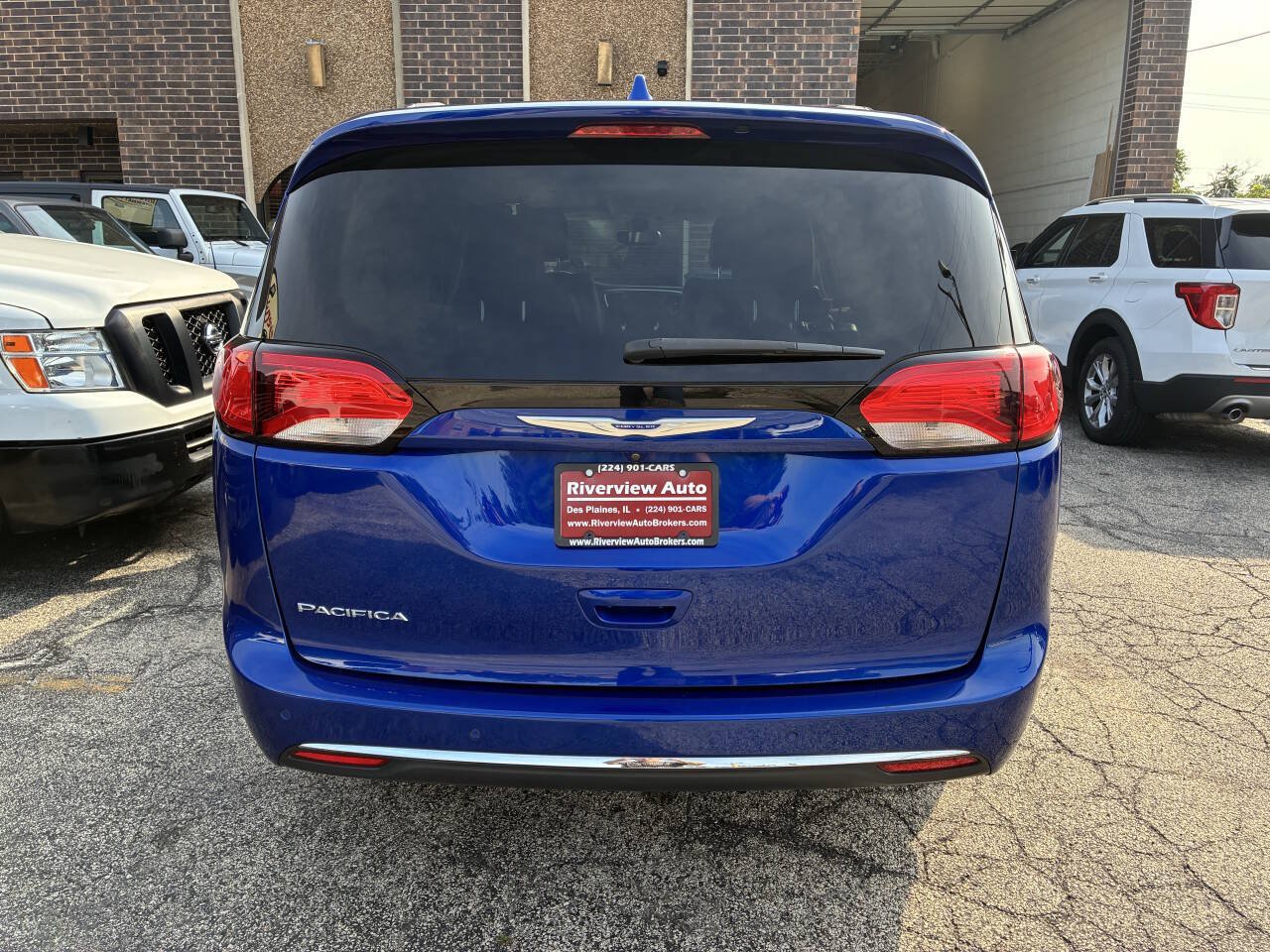 Used 2019 Chrysler Pacifica Touring-L FWD image 7