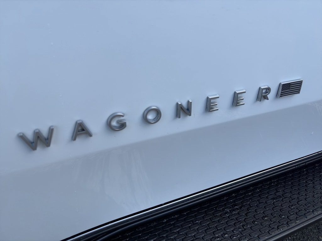 Used 2022 Jeep Wagoneer Series II AWD/4WD image 3