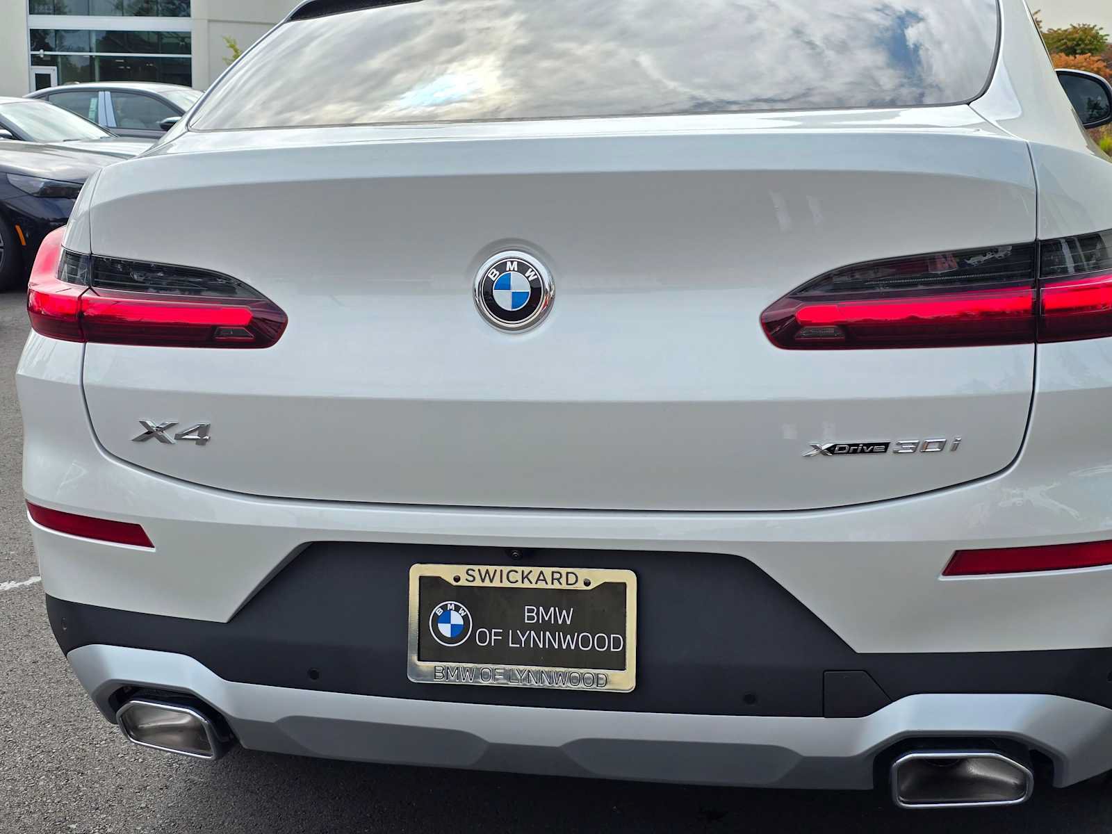 Used 2025 BMW X4 xDrive30i w/ Premium Package AWD/4WD image 16