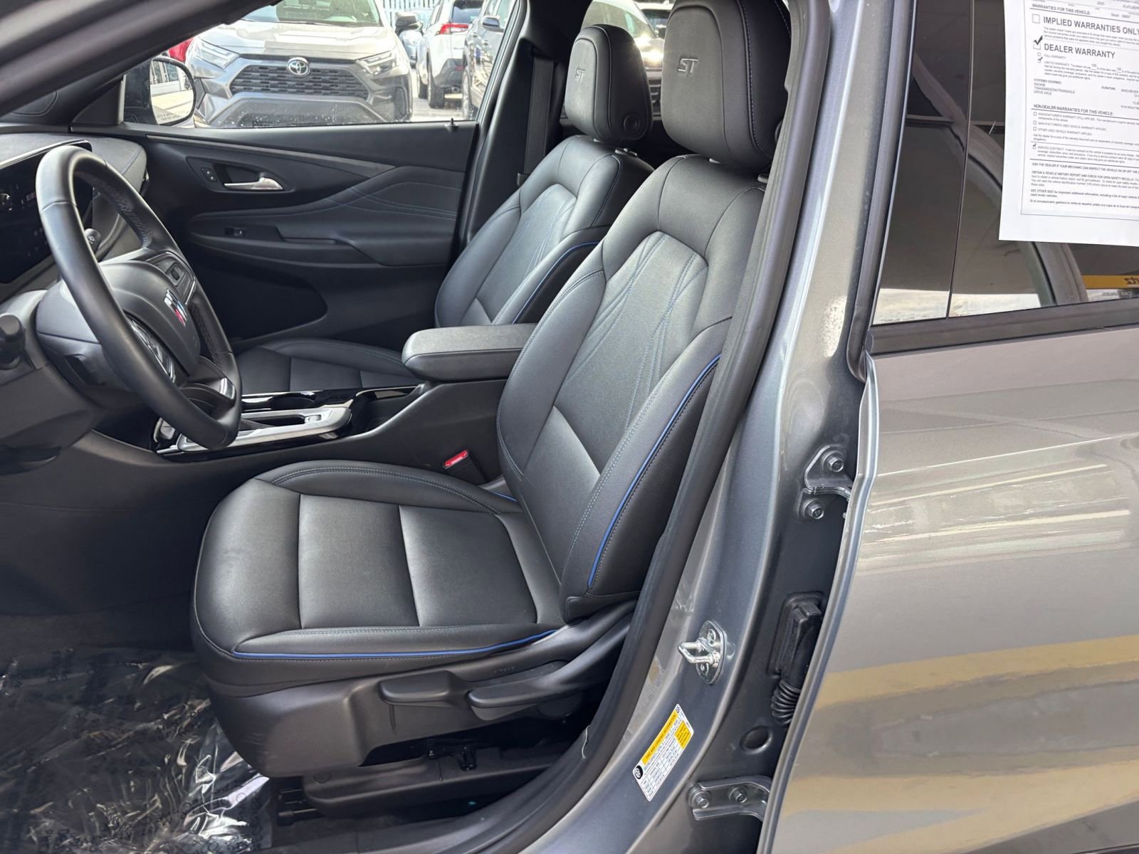 Used 2025 Buick Envista Sport Touring image 36