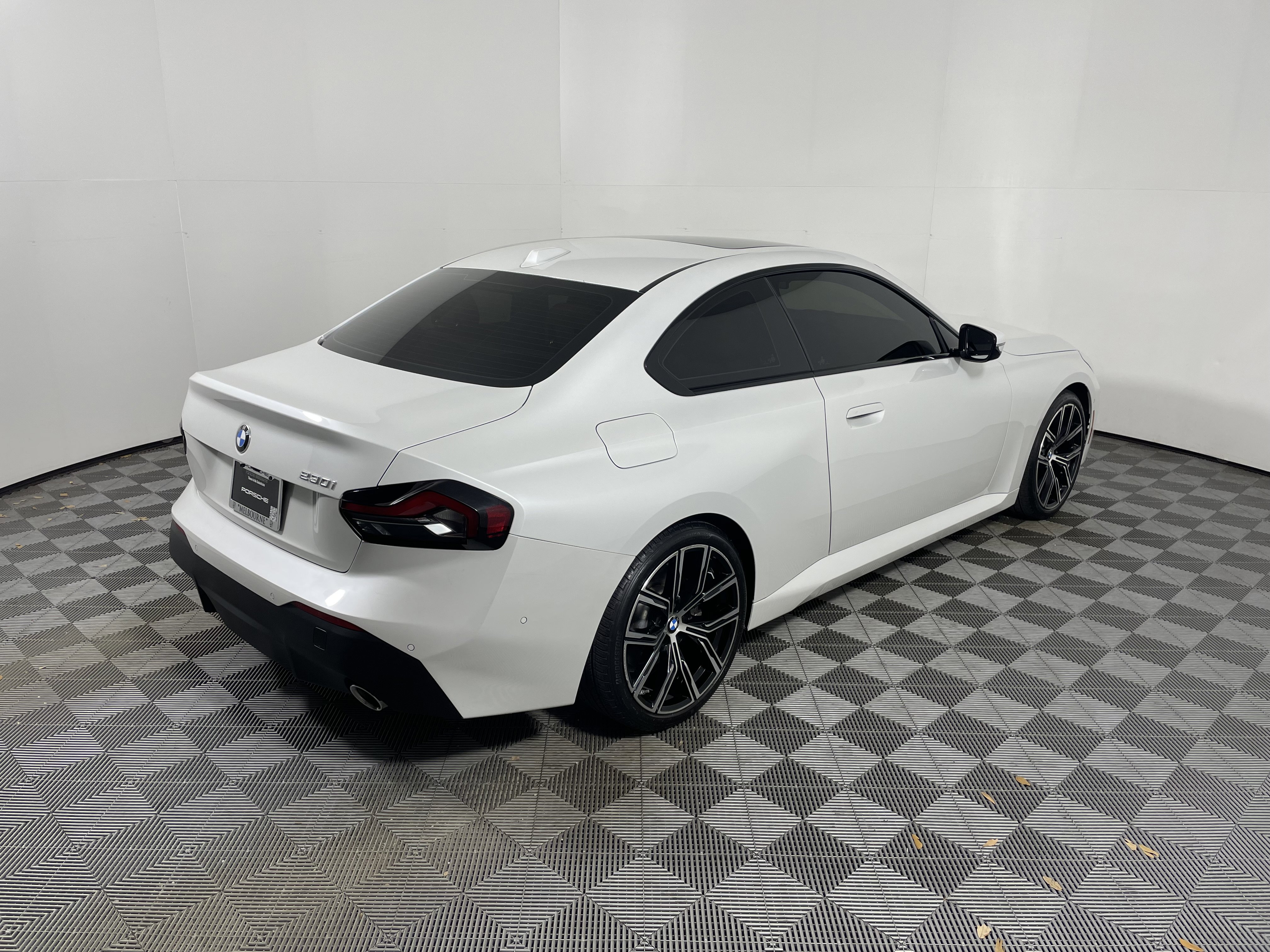 Used 2023 BMW 230i Coupe w/ Premium Package image 5