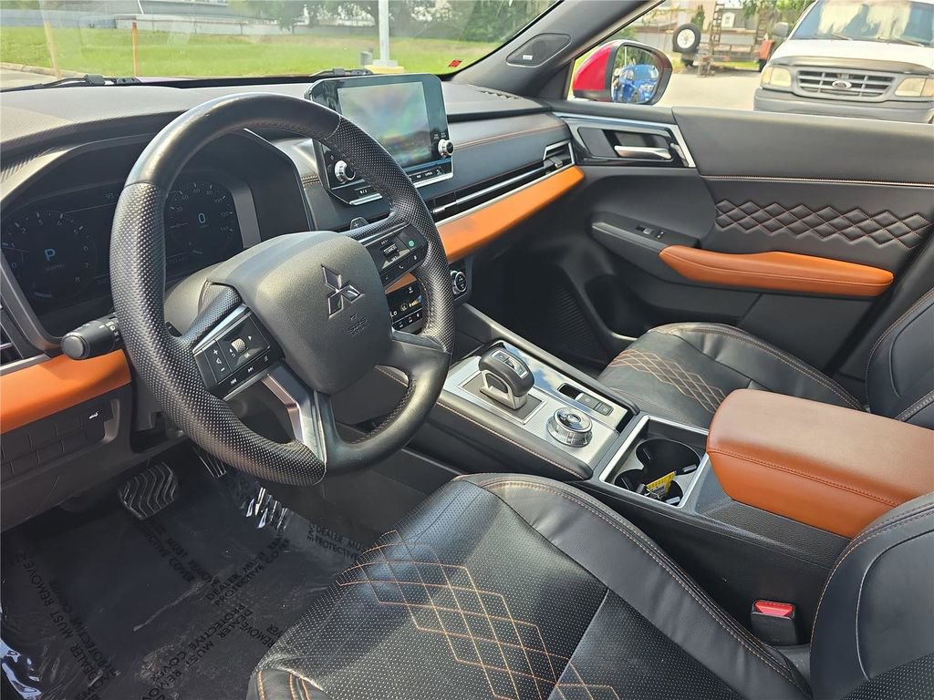 Used 2023 Mitsubishi Outlander SEL FWD image 18