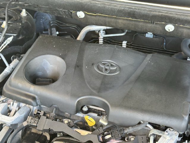 Used 2020 Toyota RAV4 XLE Premium FWD image 35