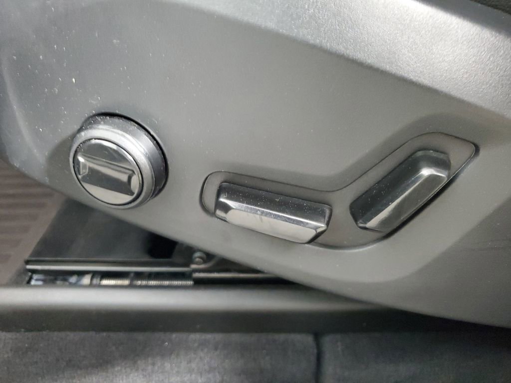 Used 2023 Volvo XC60 B5 Core w/ Climate Package image 23