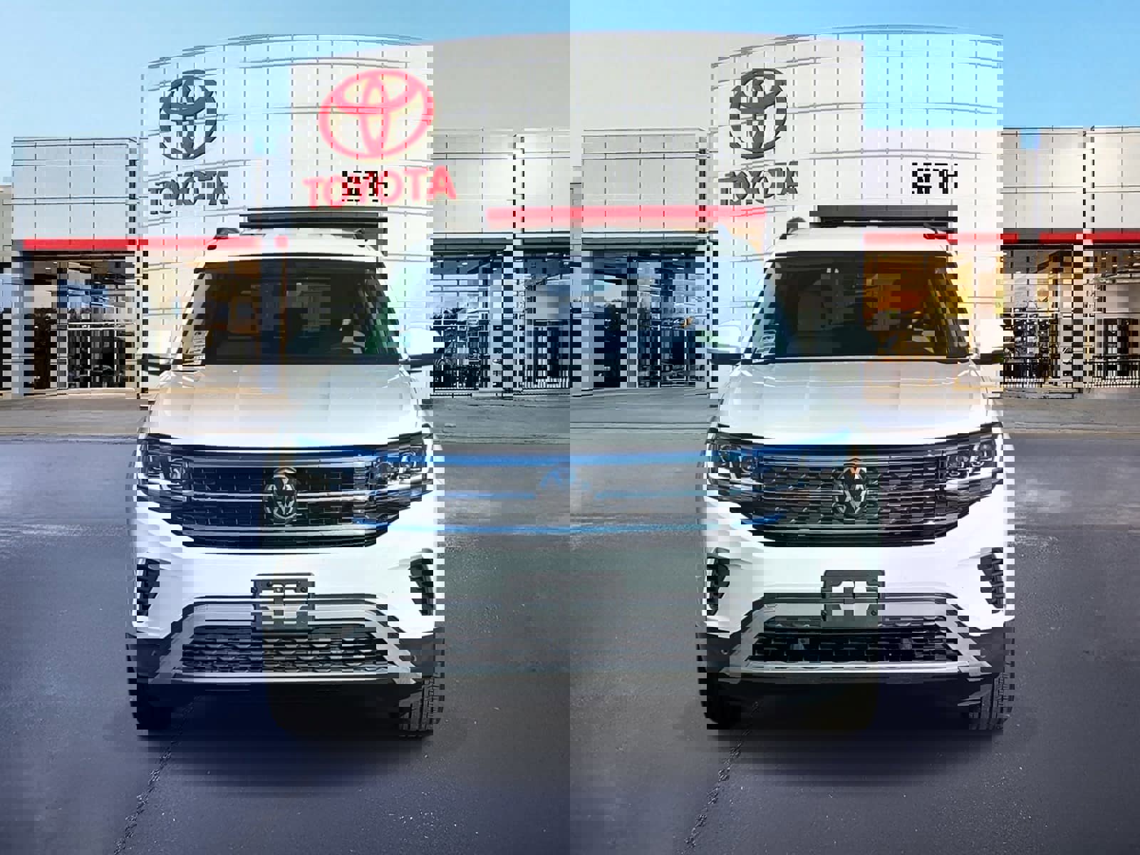 Used 2023 Volkswagen Atlas SE image 2