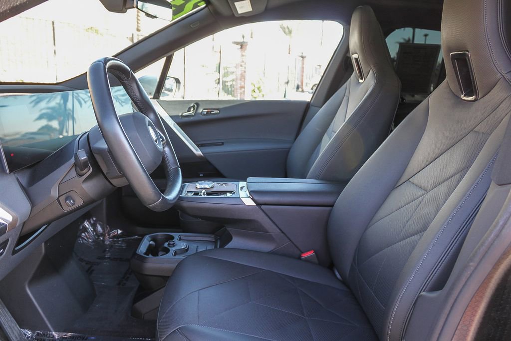Used 2023 BMW iX xDrive50 w/ Premium Package image 22
