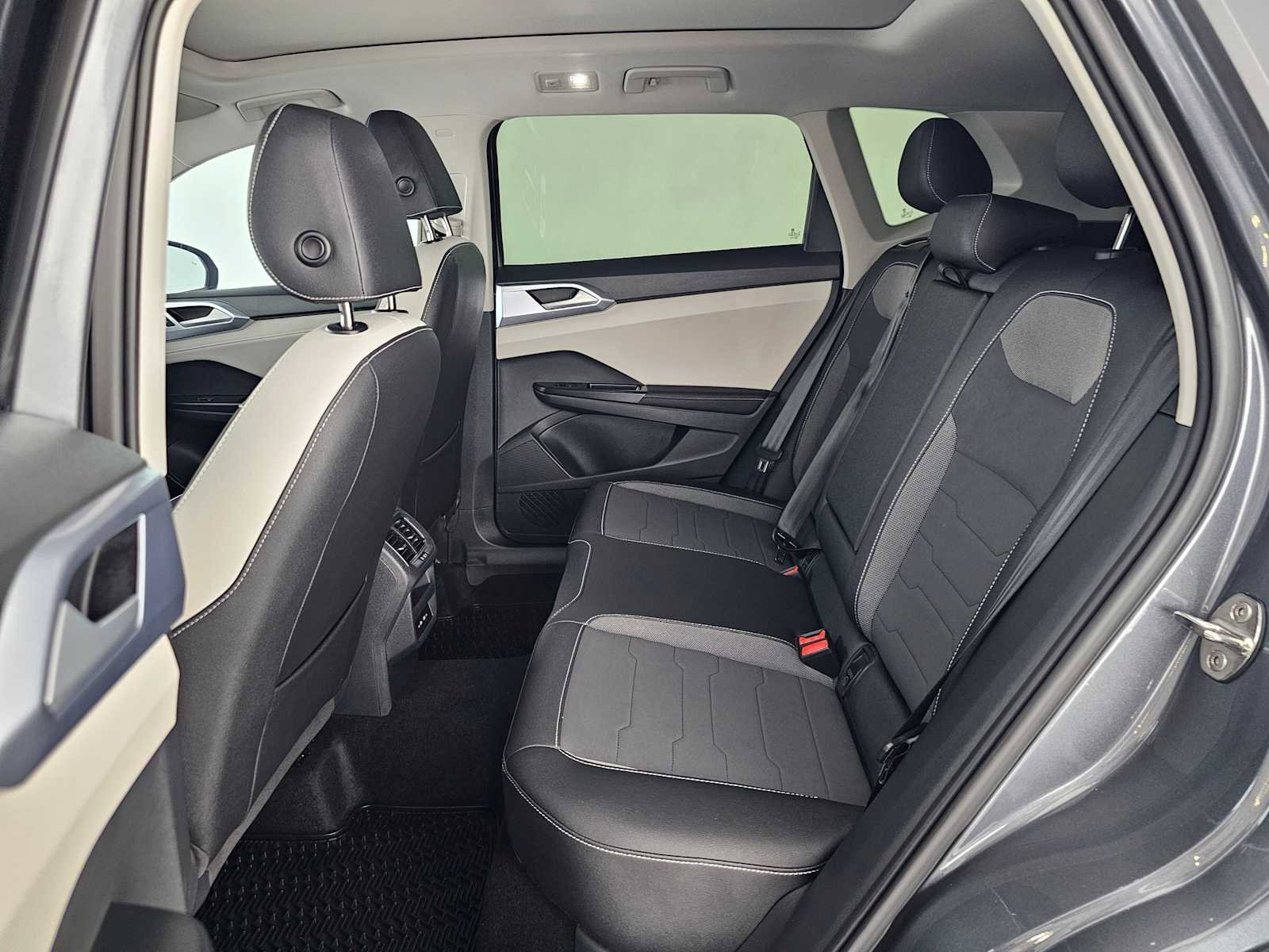 Used 2026 Volkswagen Taos SE image 16