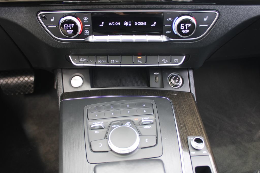 Used 2020 Audi Q5 2.0T Premium w/ Convenience Package AWD/4WD image 18