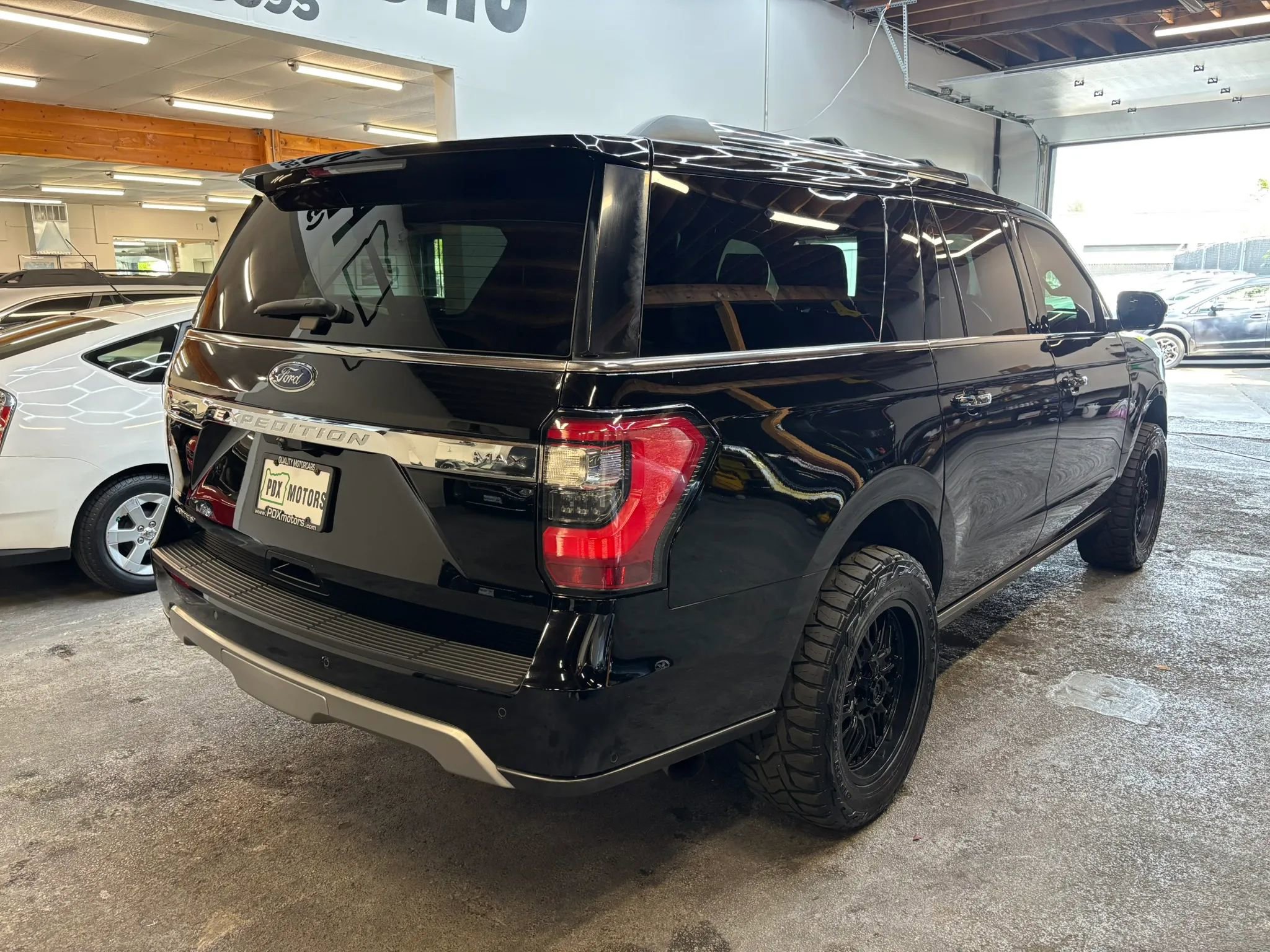 Used 2018 Ford Expedition Max Limited w/ Equipment Group 302A AWD/4WD image 7