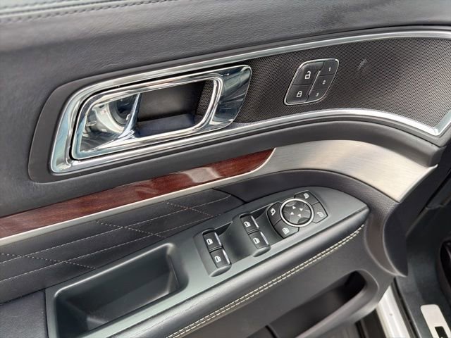 Used 2019 Ford Explorer Platinum image 12