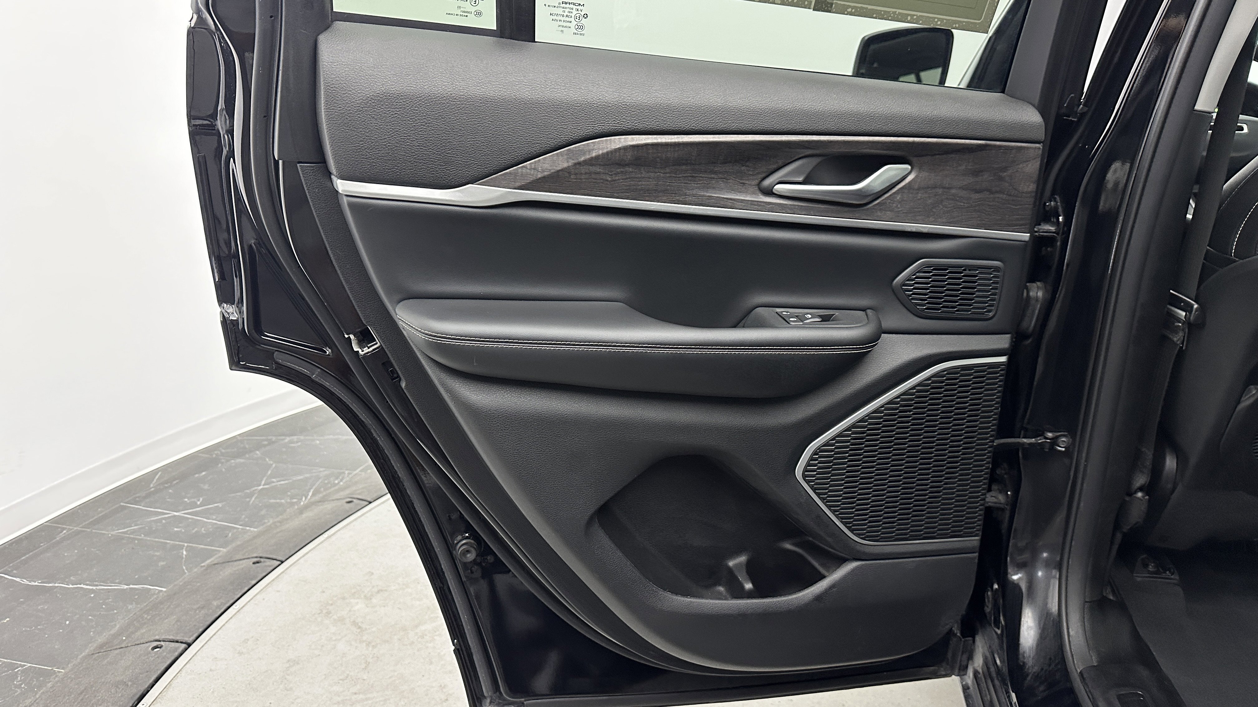 Used 2024 Jeep Grand Cherokee Limited 4xe image 33