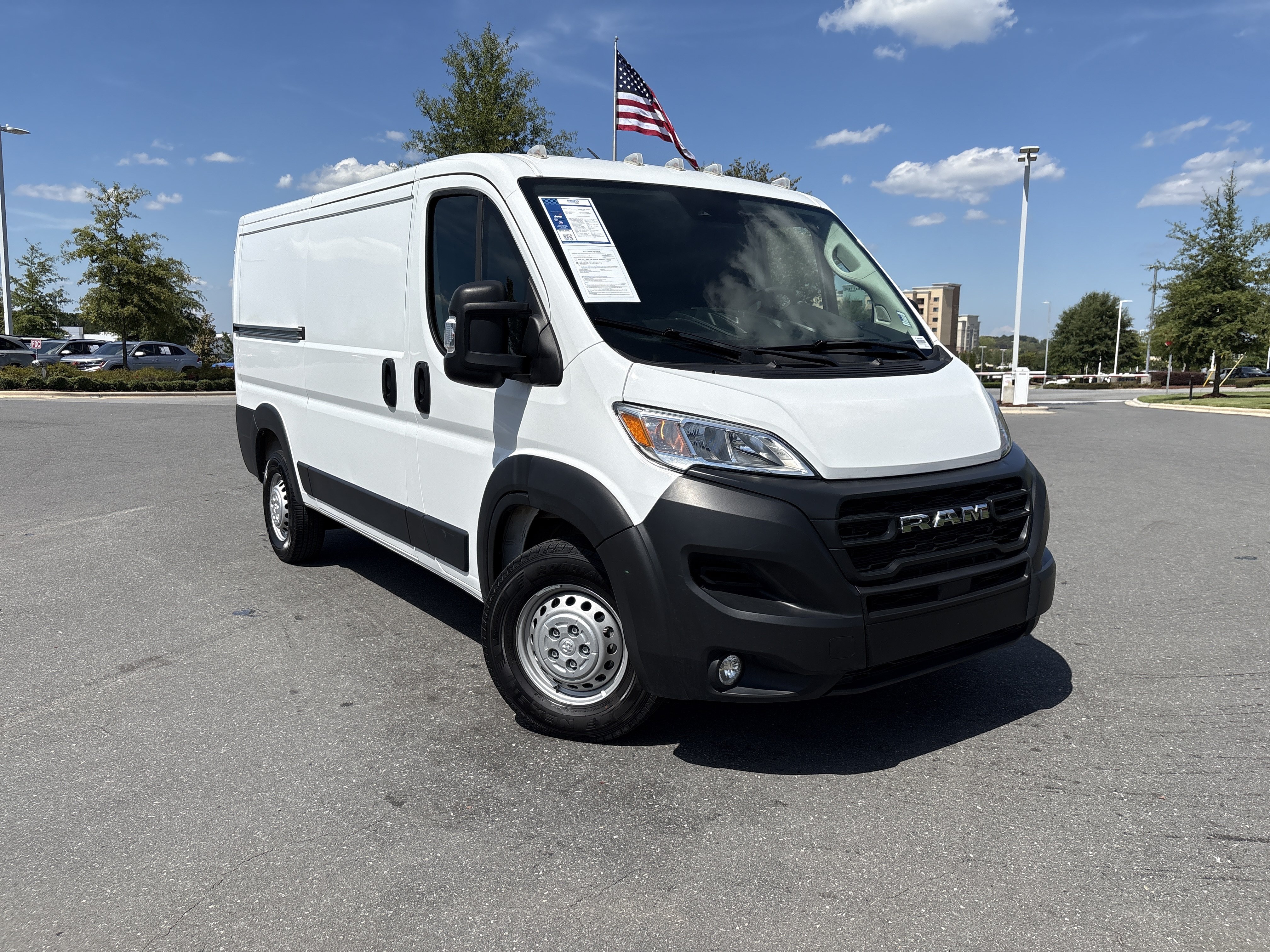 Used 2025 RAM ProMaster 2500 w/ Convenience Group FWD image 2