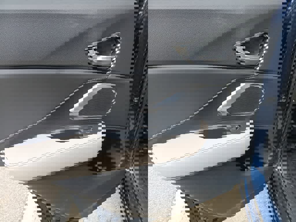 Used 2025 Acura RDX SH-AWD image 20